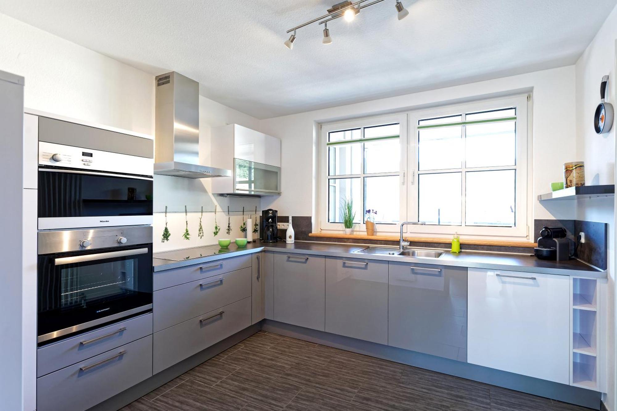 Grosszuegiges Helles Penthouse -Komplette Etage- Mit Balkon Und Stellplatz In Ruhiger Lage Kulmbach Extérieur photo