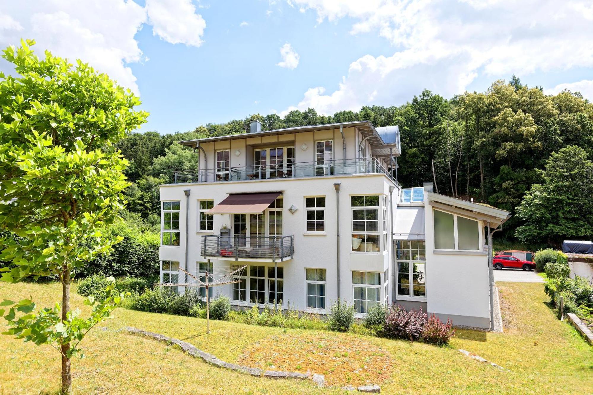 Grosszuegiges Helles Penthouse -Komplette Etage- Mit Balkon Und Stellplatz In Ruhiger Lage Kulmbach Extérieur photo